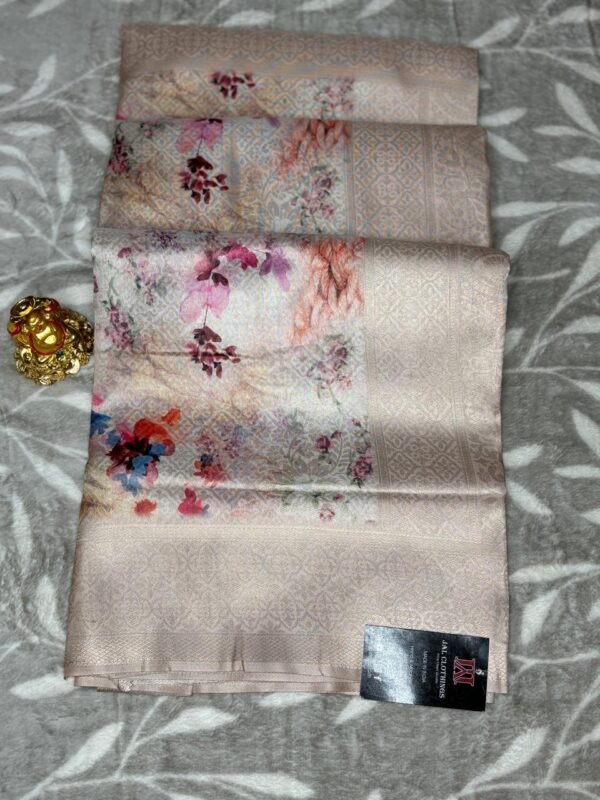 Dola Silk Saree with Gold-Silver Zari top view