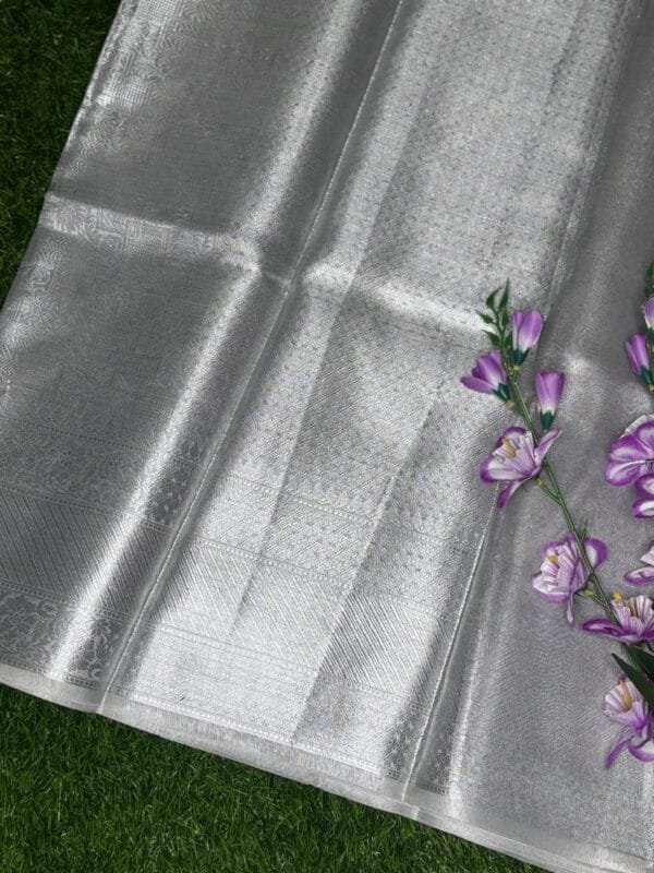Image 2025-03-22 at 21.18.55 (11) Nayanathara Mam Inspired Banaras Silver Tissue Saree with Zari Border, showing pallu