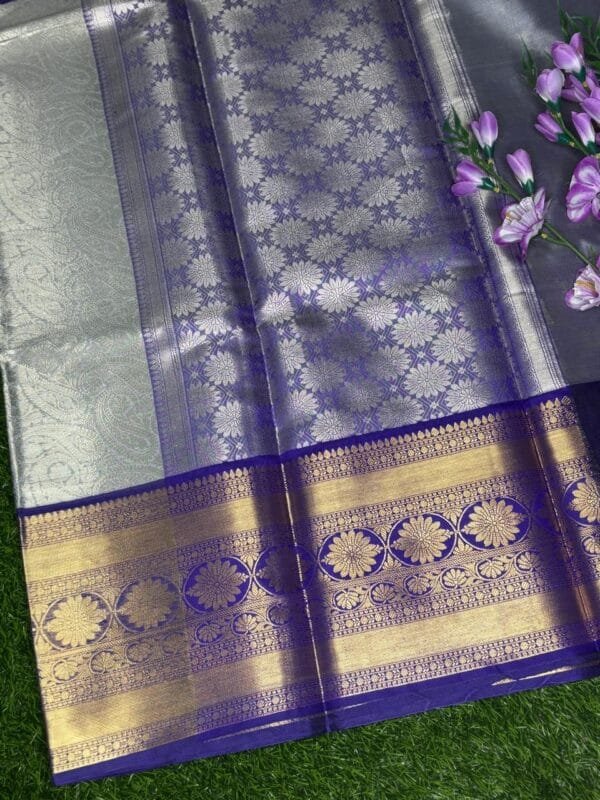 Banaras Silver Saree with Contrast Zari Border, showing pallu