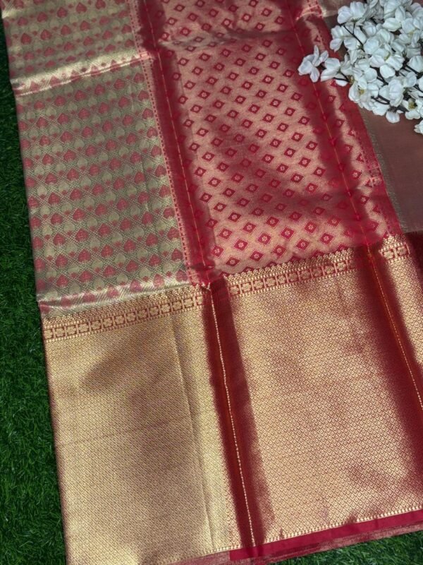 Image 2025-03-22 at 21.18.55 (8) Banaras Tissue Saree with Leaf Design & Contrast Big Zari Border, showing pallu
